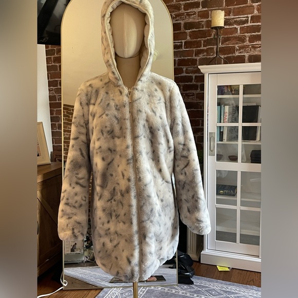 White Faux Fur Reversible Ling Puffer Coat - Sz Small - Picture 5 of 10